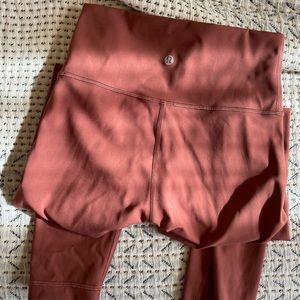 Terracotta Wunder Under Train | size 4